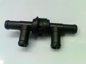Обратный тосольный клапан  20mm (4 патрубка) ( аналог 22.1000.10.1000) купить в Пскове